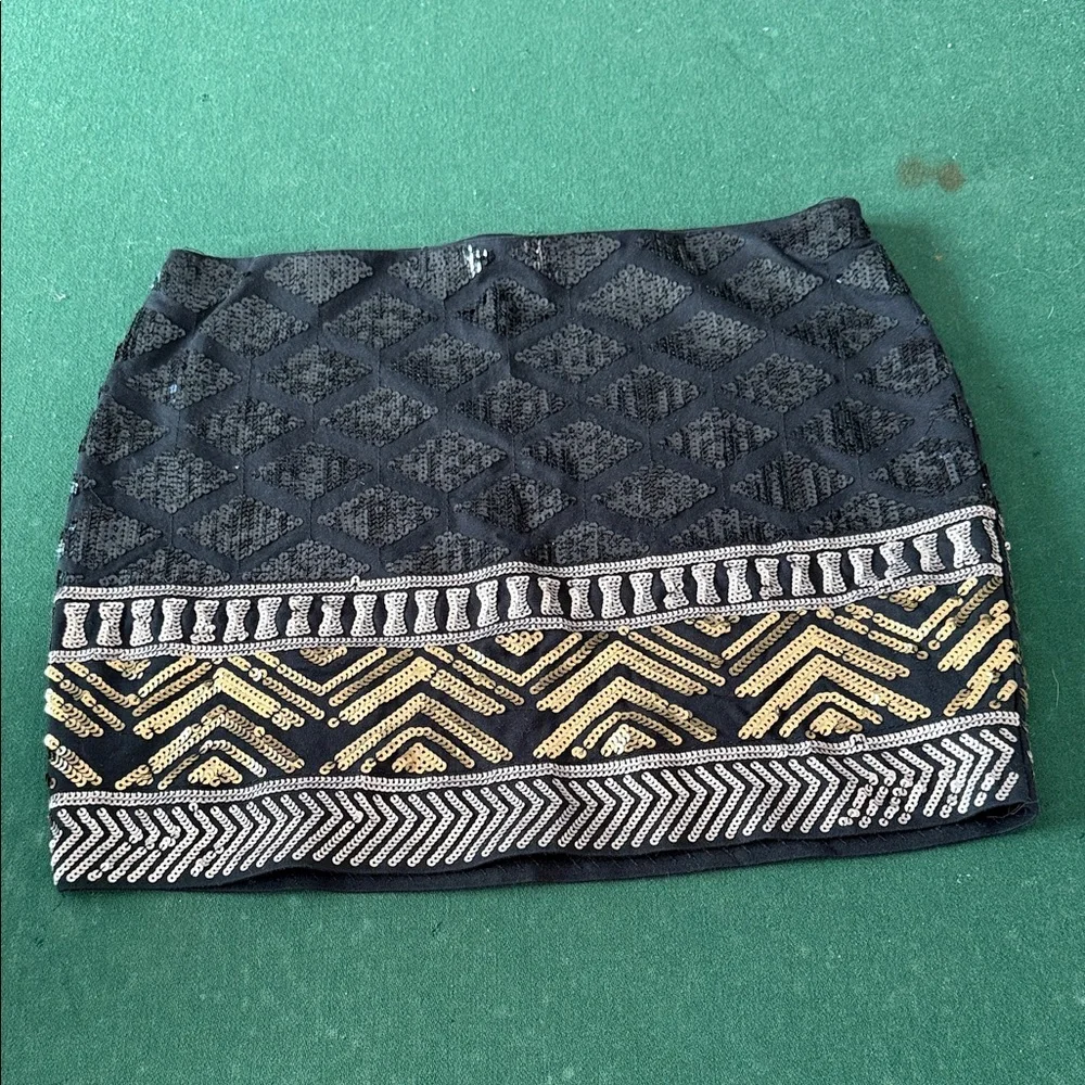 Express Black and Gold Geometric Mini Skirt.  CAJA #‎ 1. D